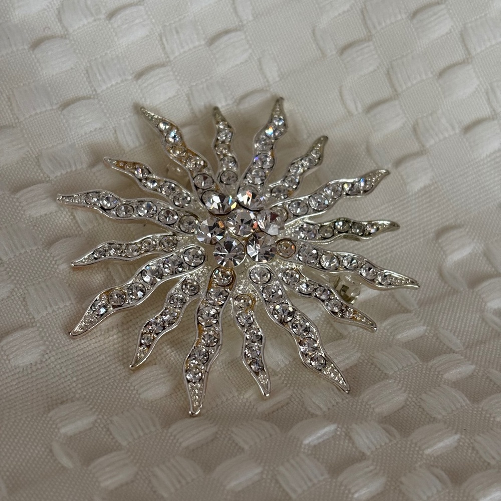 Vintage Clear Rhinestone Starburst Pin